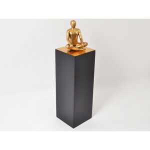 Statue en tailleur sur socle noir et or 108cm design Drimmer – CLASSY