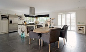 table-salle-manger-esprit-campagne-aberdeen-ovale-pied-blanc-richmond-interiors-magasin-meubles-nord-boisetdeco-cambresis-cambrai-lille