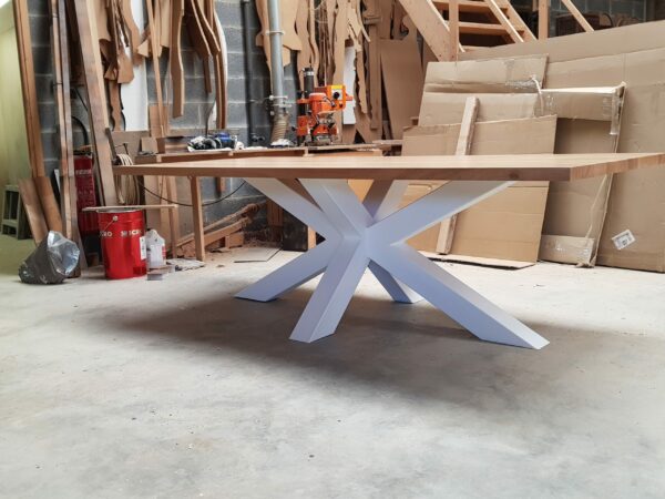 Table de salle à manger plateau bois massif pied central en métal blanc- atelier ébéniste Meubles Gibaud