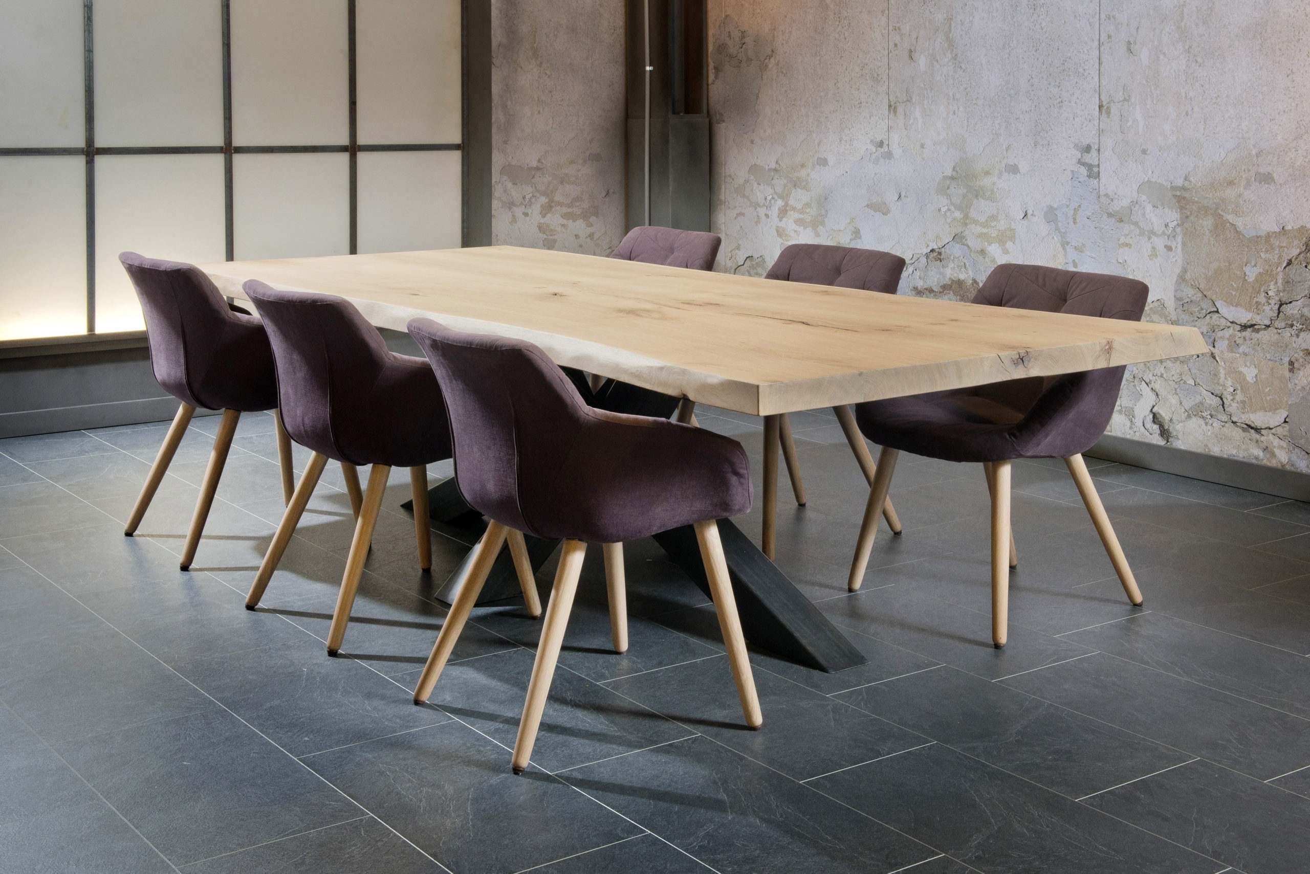 Table de salle à manger en bois massif - pieds bois et acier noir