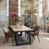 chaise cuir marron pieds noir