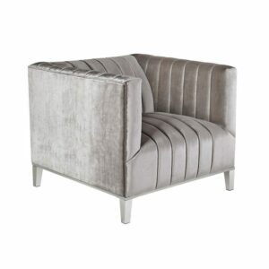 Fauteuil confortable en tissus gris avec 4 pieds argent chromé.