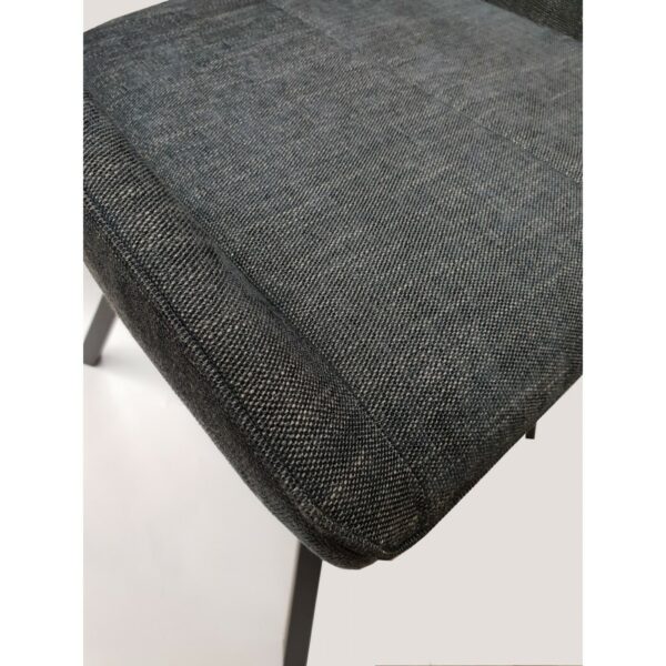 Zoom sur le tissu gris anthracite