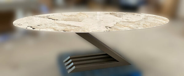 Table salle à manger en dekton pied original atypique en forme de Z en métal design haut de gamme de qualité