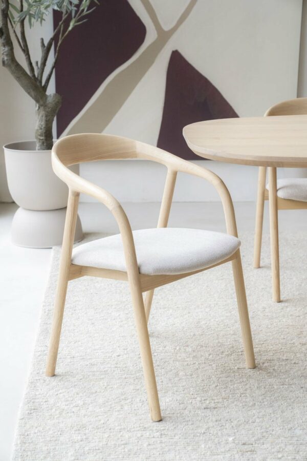 Chaise en bois avec assise en tissu au design minimaliste et moderne - VAYREN