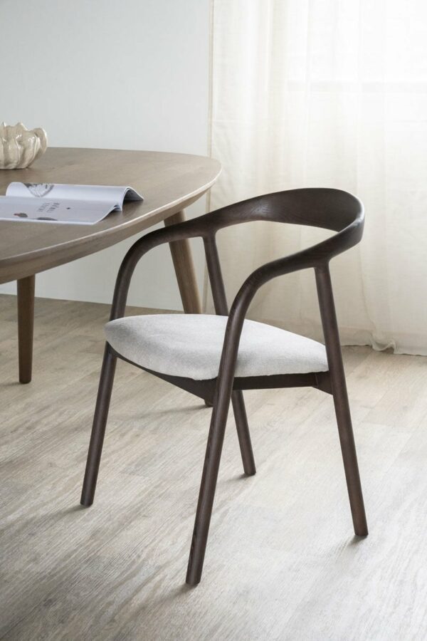 Chaise en bois foncé avec assise en tissu au design minimaliste et moderne - VAYREN
