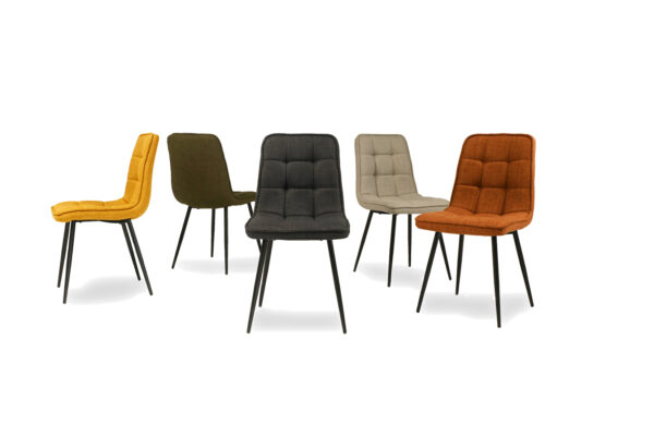 Chaise FOLK - Coloré et cossue grâce a son assise rembourrée et son passe-poil épais.