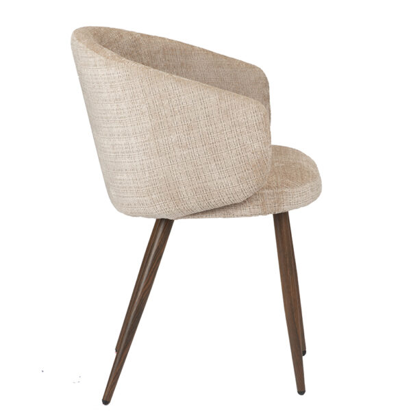 Chaise fauteuil avec pied en acier imitation bois de noyer. Assise, dossier, et accoudoirs en tissu coloris beige / crème