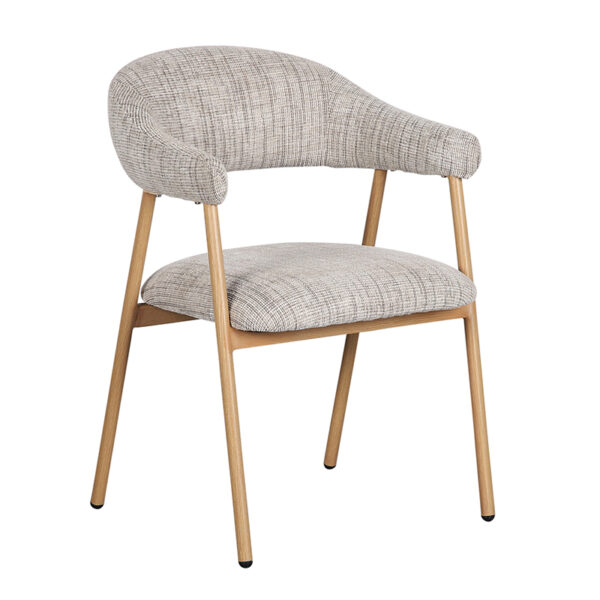 Chaise avec pied en acier effet chêne. Assise et dossier en tissu coloris gris offrant un bon confort