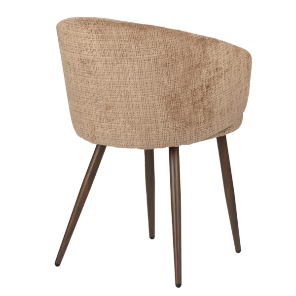Chaise fauteuil avec pied en acier imitation bois de noyer. Assise, dossier, et accoudoirs en tissu coloris caramel