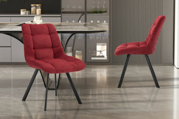 Chaise LIZZY en tissu capitonnée et pieds en métal noir. Déclinée dans 6 coloris