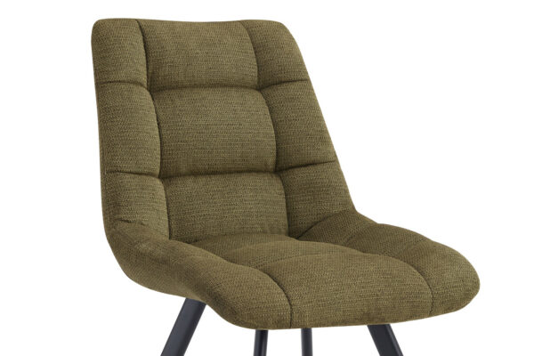 Chaise LIZZY en tissu capitonnée et pieds en métal noir. Déclinée dans 6 coloris