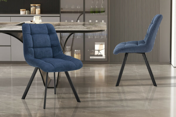 Chaise LIZZY en tissu capitonnée et pieds en métal noir. Déclinée dans 6 coloris