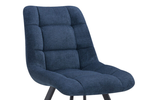 Chaise LIZZY en tissu capitonnée et pieds en métal noir. Déclinée dans 6 coloris