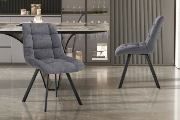Chaise LIZZY en tissu capitonnée et pieds en métal noir. Déclinée dans 6 coloris