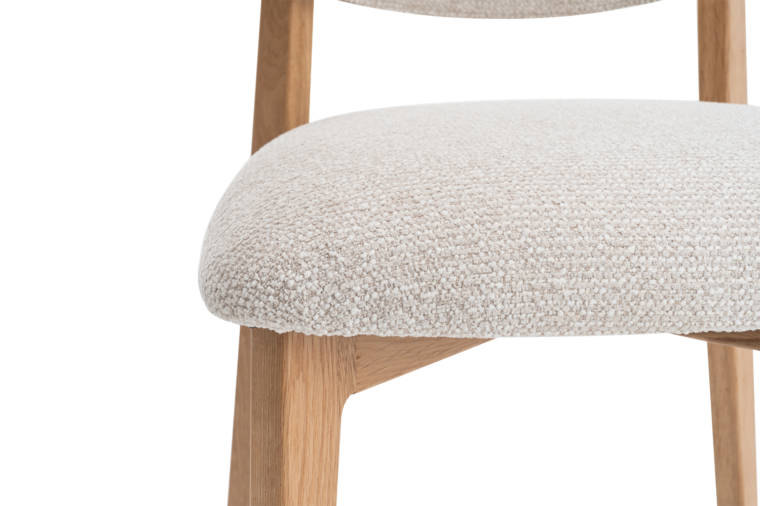 Chaise CARMEN avec structure en chêne massif et assise. Dossier en tissu blanc crème.