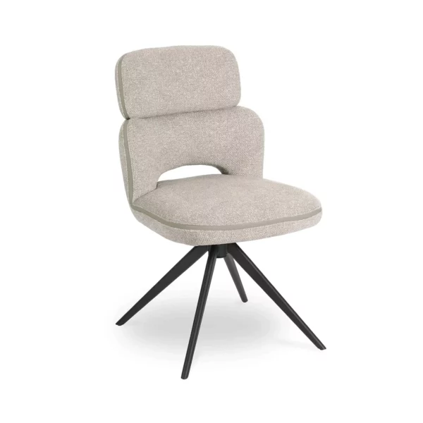 Chaise CELIA en tissu beige avec assise pivotante et pied metal noir. Disponible dans plusieurs coloris