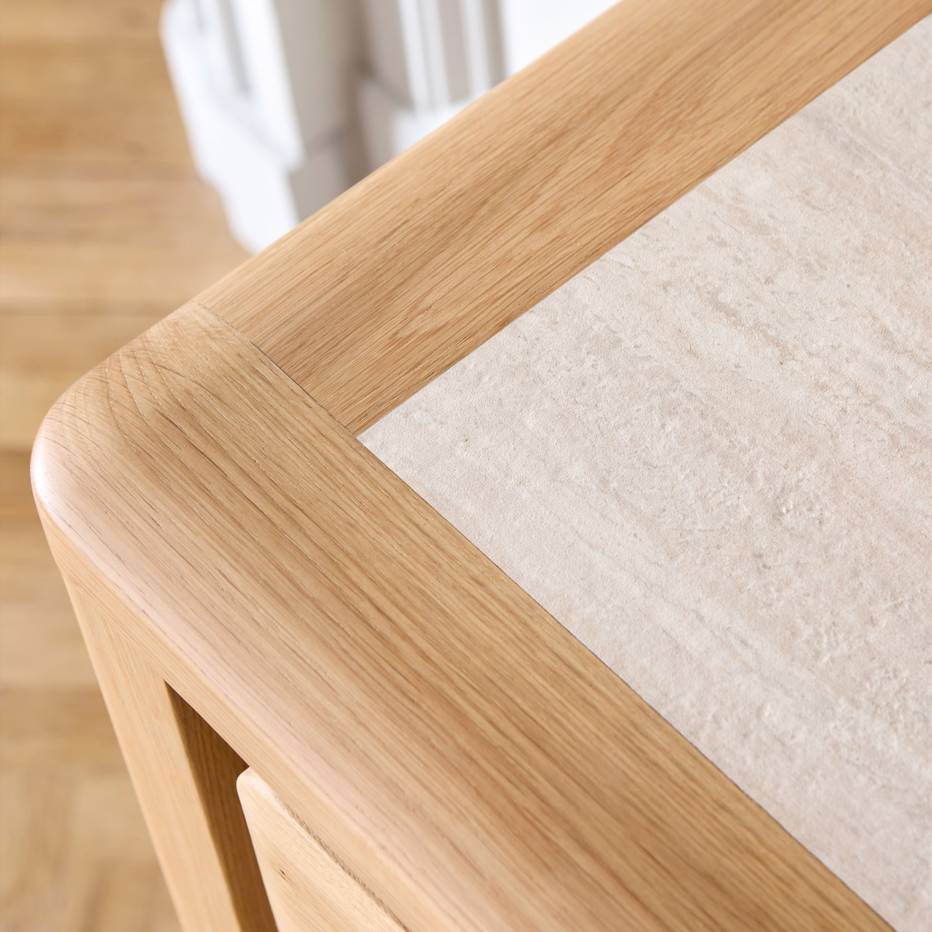 Buffet OLONNE fabriqué en chêne massif et céramique avec insert led