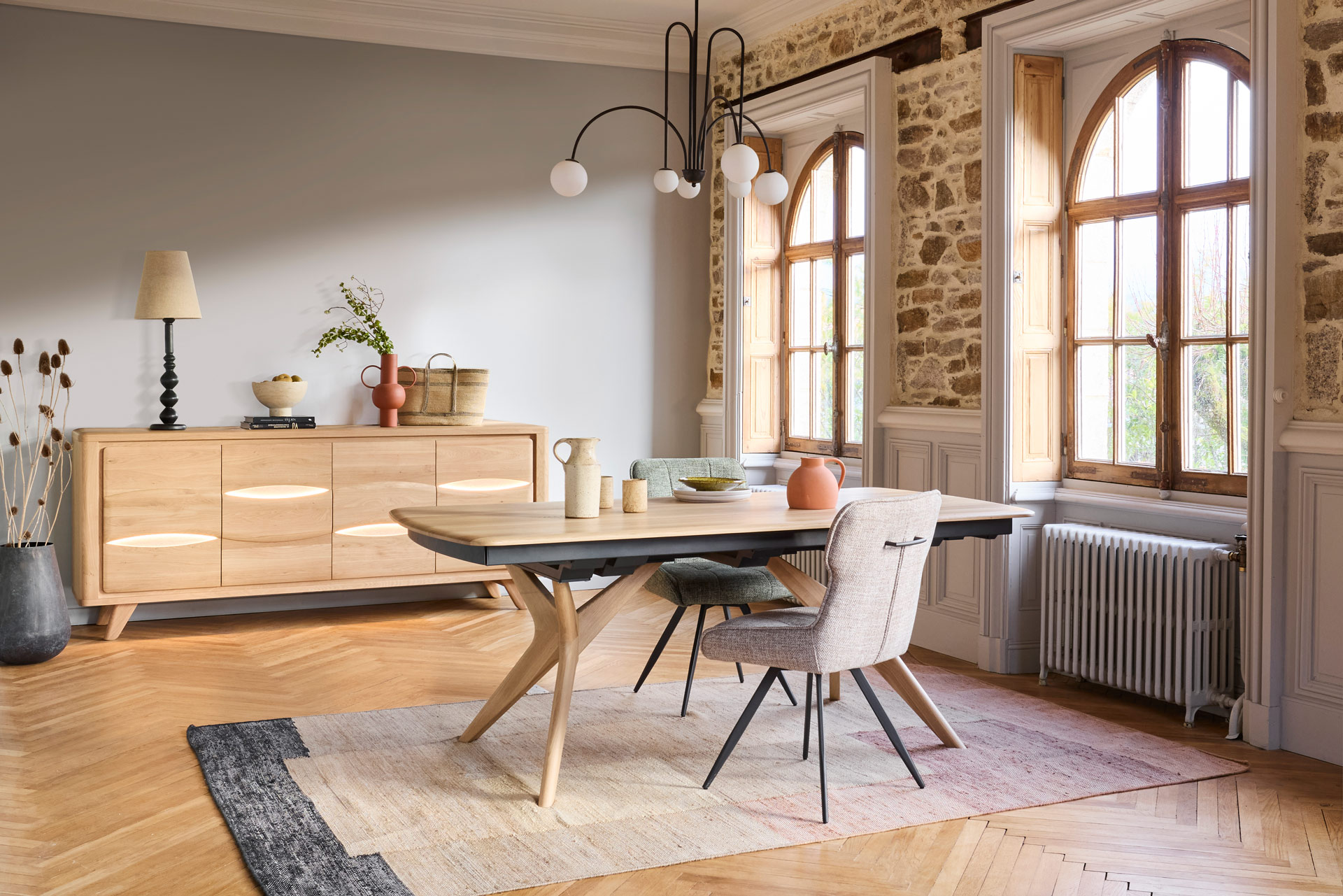 Buffet OLONNE fabriqué en chêne massif et céramique avec insert led