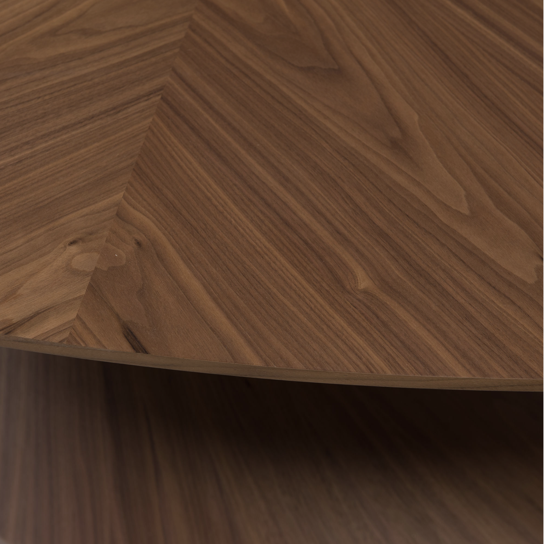 Table basse XL en noyer avec pied design