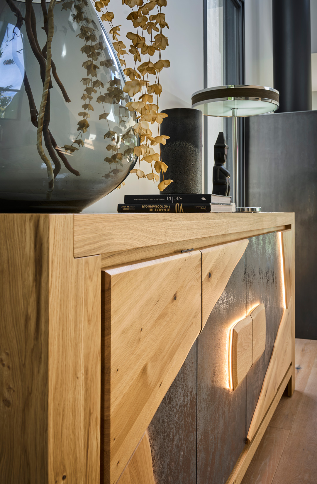 Enfilade EXTREM en chêne massif et céramique. Led incrustée. Fabriqué par COUTURE
