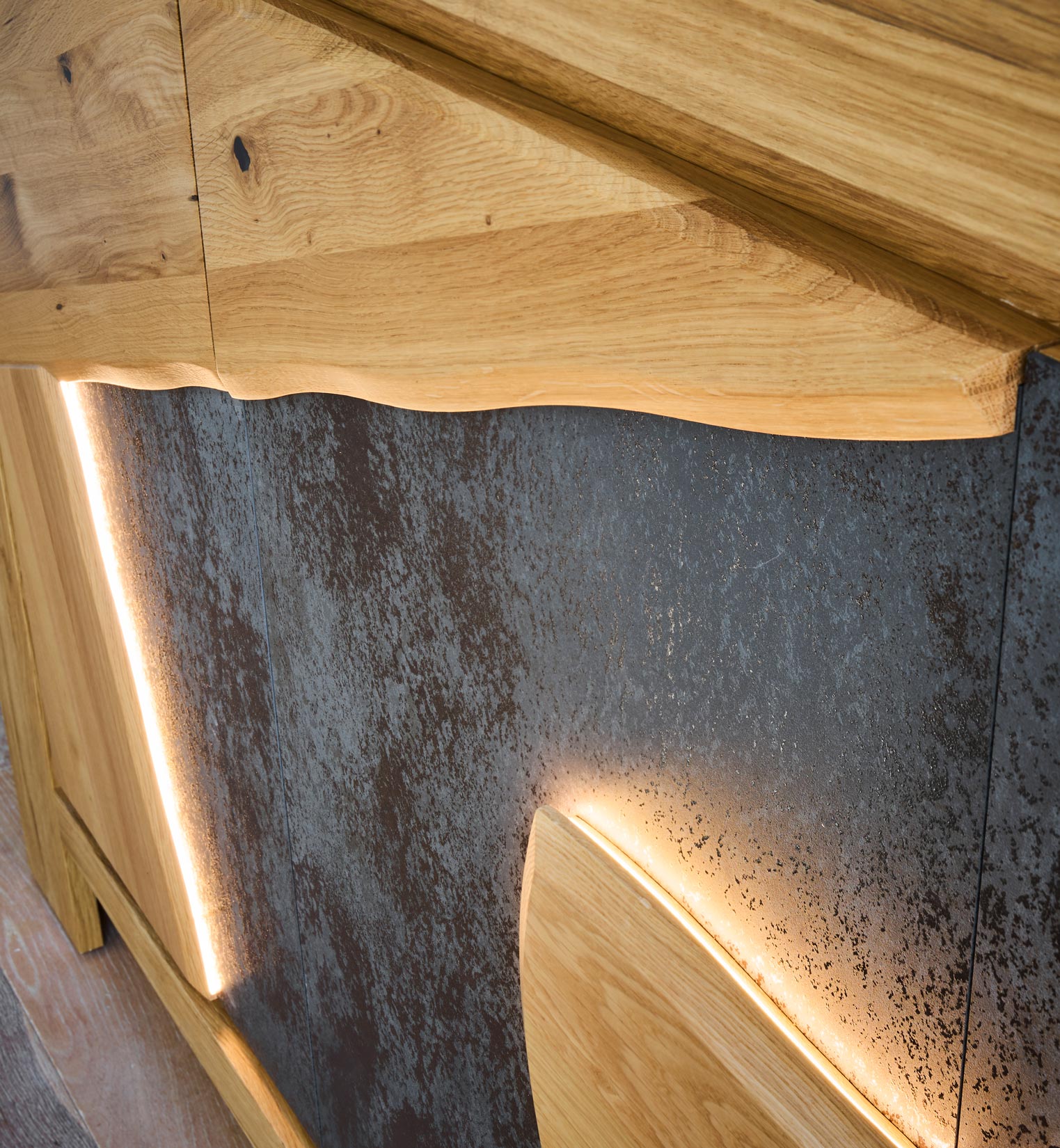 Enfilade EXTREM en chêne massif et céramique. Led incrustée. Fabriqué par COUTURE