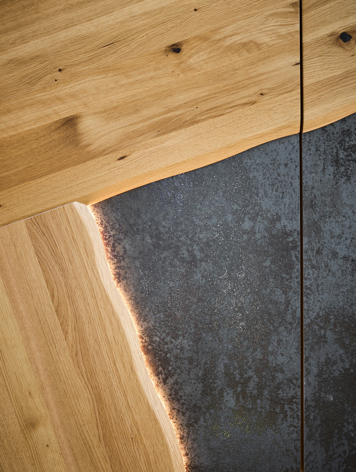 Enfilade EXTREM en chêne massif et céramique. Led incrustée. Fabriqué par COUTURE