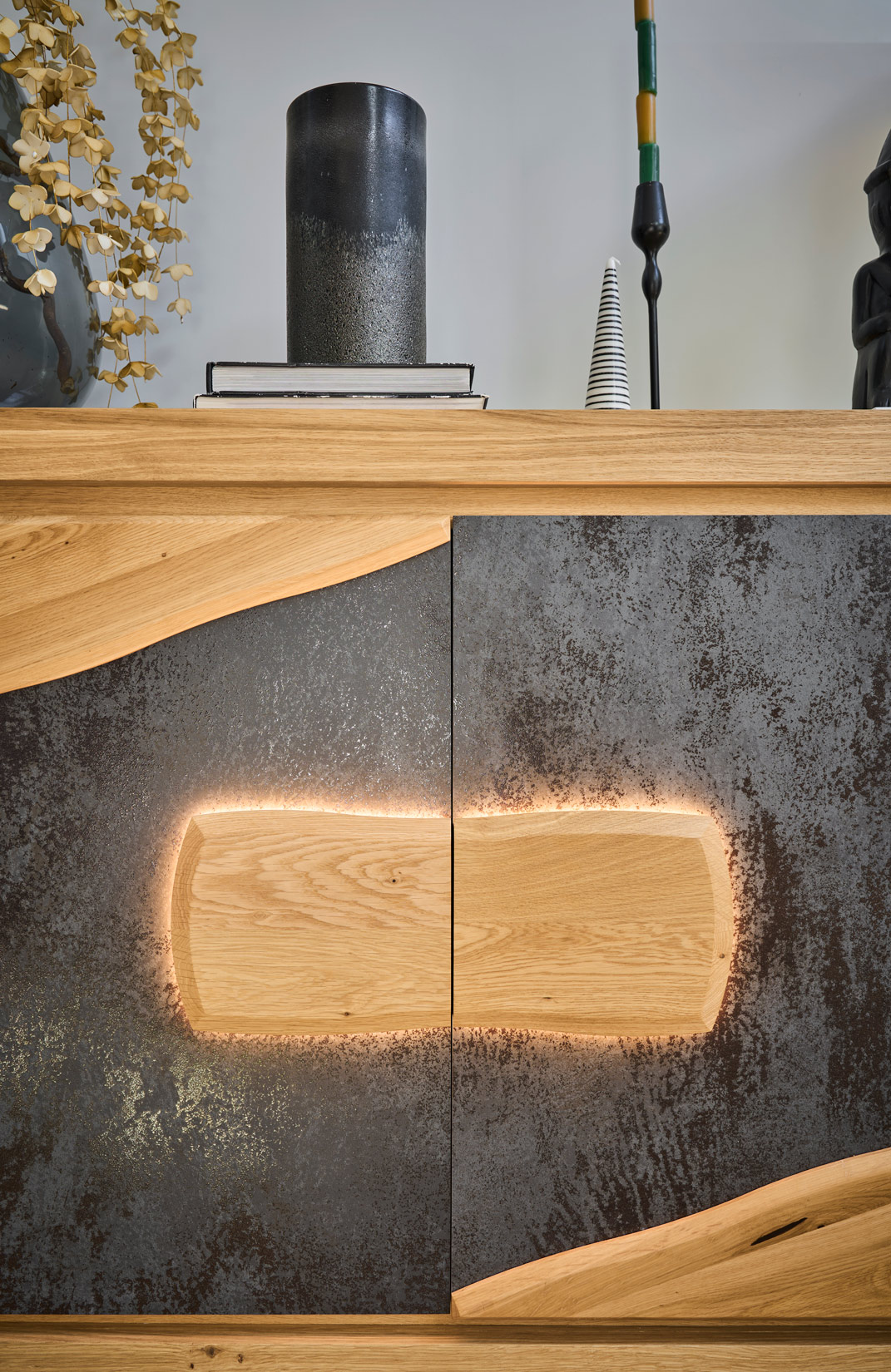 Enfilade EXTREM en chêne massif et céramique. Led incrustée. Fabriqué par COUTURE