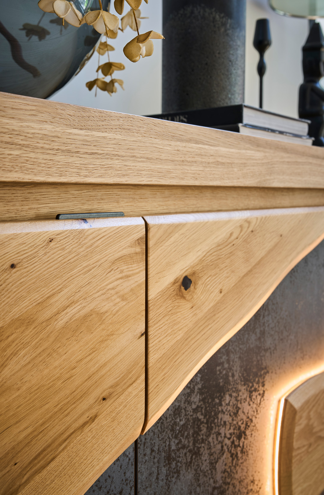 Enfilade EXTREM en chêne massif et céramique. Led incrustée. Fabriqué par COUTURE