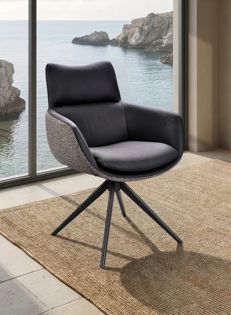 Chaise EVA avec accoudoirs en cuir et tissu avec assise pivotante. Coloris NOIR